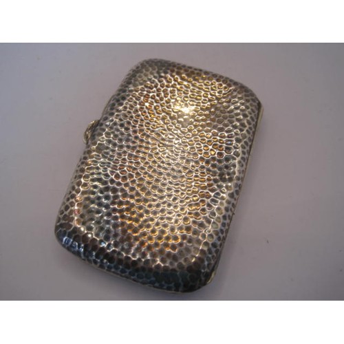 17 - Ladies planished silver cigarette case, 7.8cm x 5.2cm including thumbcatches, 33g, marks for Birming... 