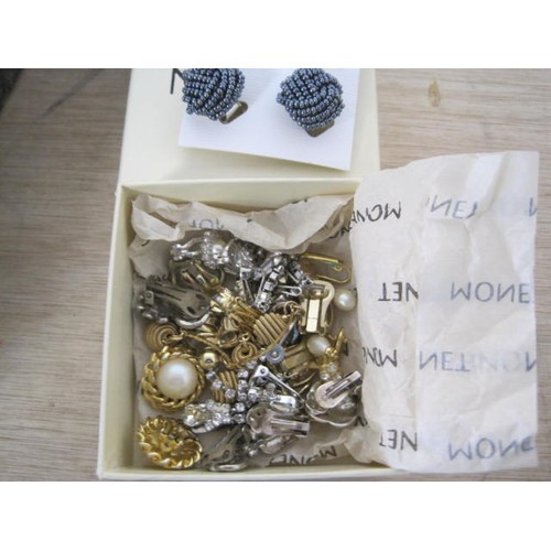 25 - An assortment of costume jewellery including earrings, brooches, bead necklaces, two Noosa Head pins... 