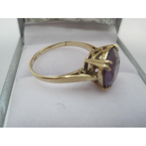 99 - Gold ring set with amethyst, ring size N/O, approximate diameter of the round cut amethyst 9mm, gros... 