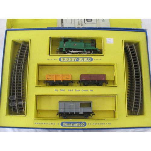 189 - Hornby Dublo 0-6-0 SN train and track set.  Box in fair condition