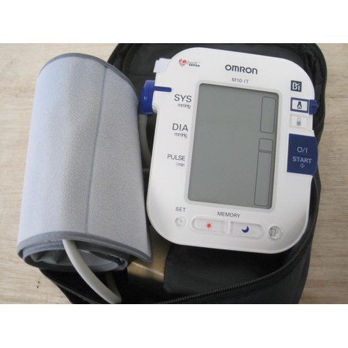 201 - An Omron M10-IT Blood Pressure Tester in carry case, in working order and excellent cosmetic conditi... 