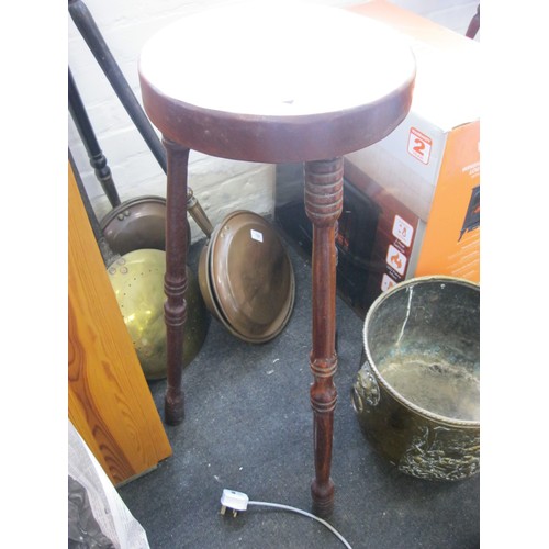 130 - A nice three legged pot stand tall table with turned legs