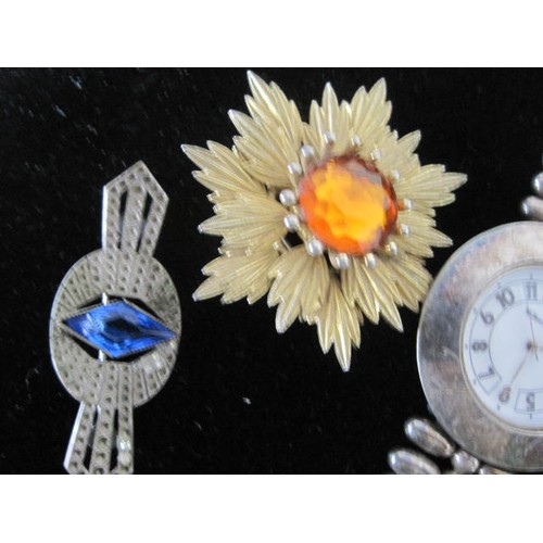 3 - A Small Assortment of Costume Jewellery