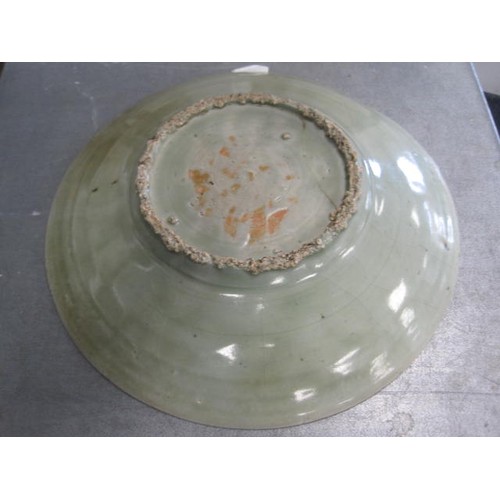 40 - A large Chinese celadon porcelain dish, probably dating from 18th century or earlier,  diameter 34.5... 