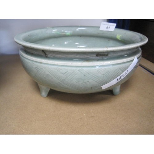 41 - Celadon glaze Chinese pottery footed bowl with incised hash pattern decoration to the outside. (A/F,... 