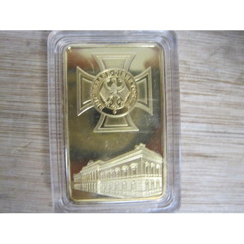 238 - A Deutsche Reichsbank ingot marked .999/1000 gold which is pretty unlikely to be gold (!), a reprodu... 