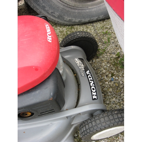 32 - A Honda 325c Petrol Driven Lawnmower with grass catcher