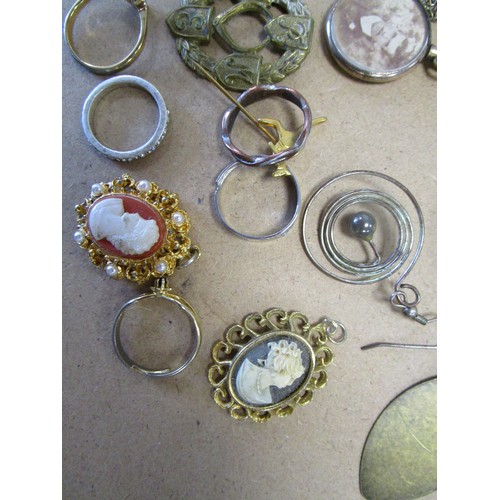 226 - A selection of Costume Jewellery ,Rings, Brooches, Pendants and necklaces .Some silver and Rolled go... 