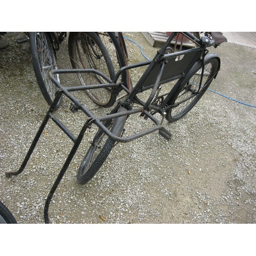 37 - A vintage Raleigh tradesman's bike in good condition