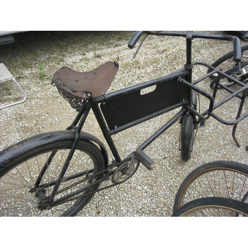37 - A vintage Raleigh tradesman's bike in good condition