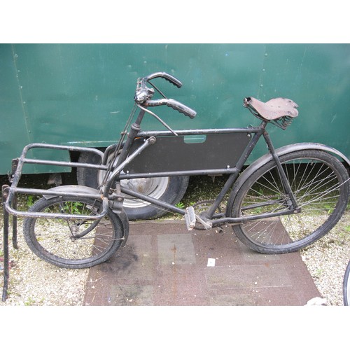 37 - A vintage Raleigh tradesman's bike in good condition