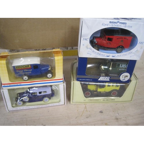 100 - Box of diecast vehicles