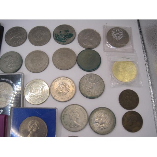 247 - A bag of mixed GB coins, mostly QEII commemorative crowns