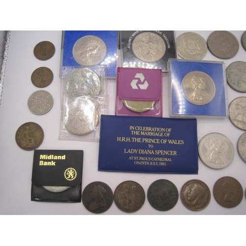 247 - A bag of mixed GB coins, mostly QEII commemorative crowns