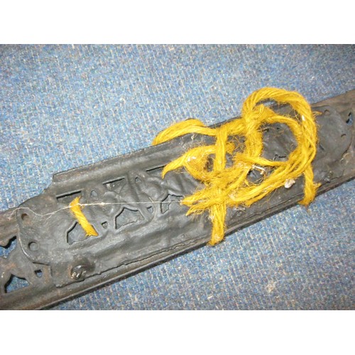 123 - Small cast iron fender, in three parts, length about 100cm, height 12cm, depth 16cm, probably late V... 