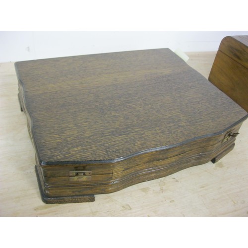 236 - Wooden box containing a 6 place service of King's Pattern Cutlery in stainless steel, complete