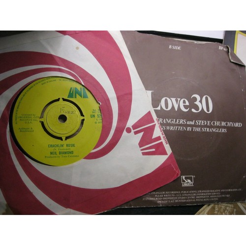 89 - A box of 1970s and 1980s 45rpm singles