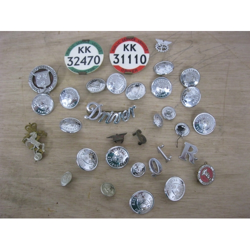 246 - A PSV Driver's badge and a Bus Conductor's badge, plus a set of buttons and cap badge for Southampto... 