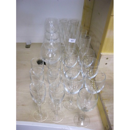 321 - Various wine and champagne glasses - set of eight champagne flutes, four large-bowled wine glasses, ... 