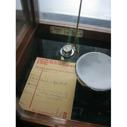 206 - A vintage Release-o-Matic scale with power unit, in glazed case and in good order