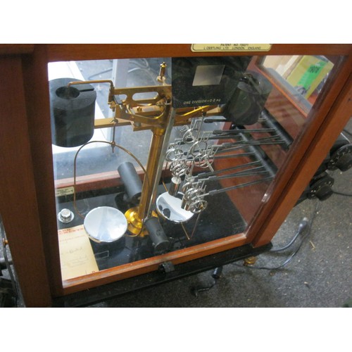 206 - A vintage Release-o-Matic scale with power unit, in glazed case and in good order