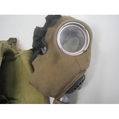 143 - A vintage 1939 dated military gas mask and respirator in original haversack, in good order