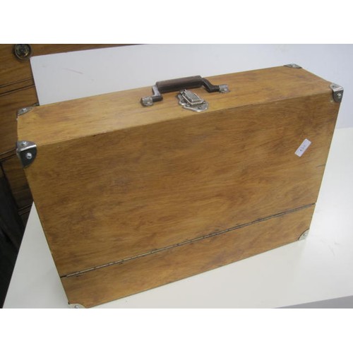 134 - A plywood carpenter's tool chest with 1 internal drawer, 15