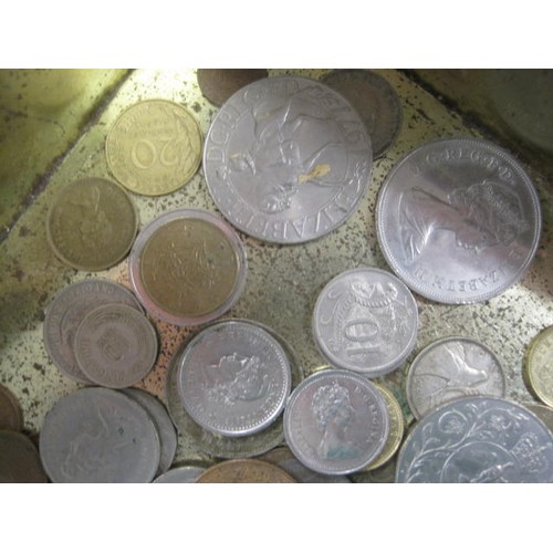 192 - A small selection of UK coinage including crowns and an old one pound note and old style two pound c... 