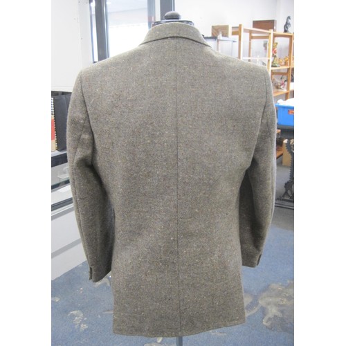 89 - Hardy Amies at Hepworths gents single-breasted tweed jacket, size 38R. This item is not new and woul... 