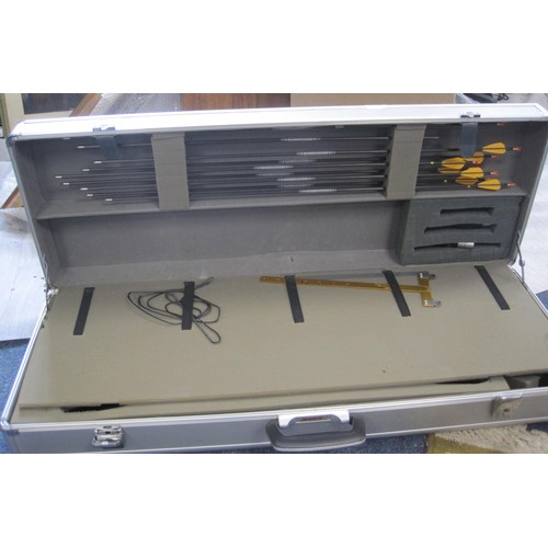 17A - Archery equipment - Shock.com case containing a Samick Border Archery Scotland bow, Spiga carbon 30 ... 