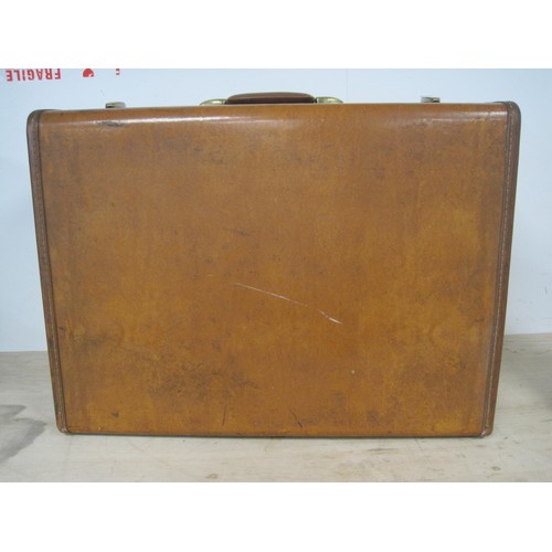 187 - Vintage Samsonite Streamlite tan leather suitcase, fitted interior with woven label of Shwayder Bros... 