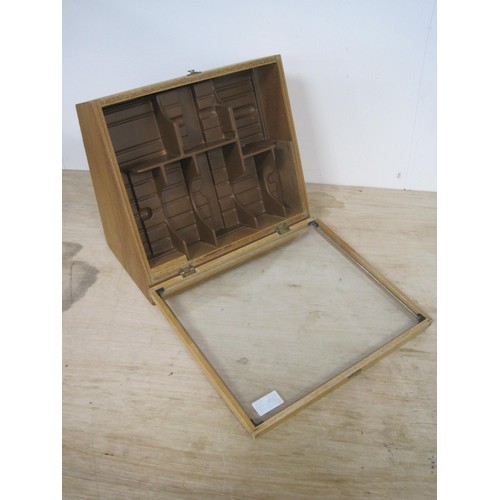 189 - Henri Wintermans cigar shop counter display case, wood and plywood with compartmented plastic interi... 