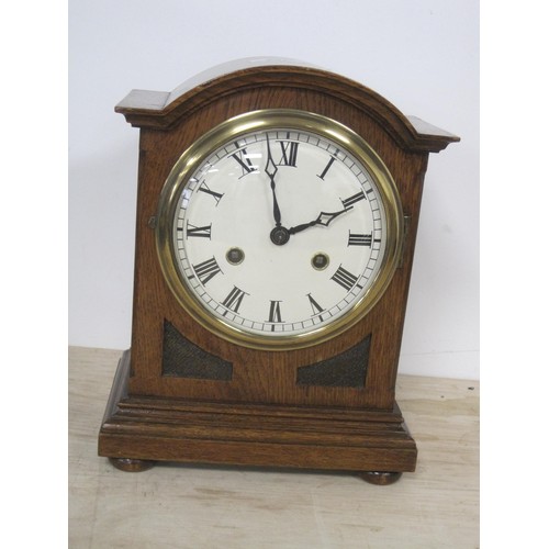 162 - An oak cased mantle clock