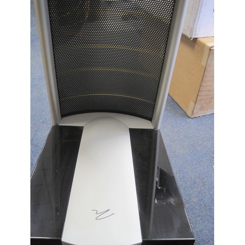 2 - A pair of Martin Logan Summit-X Speakers in full working order and in excellent cosmetic condition -... 