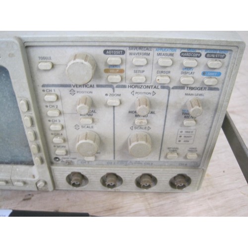 22 - A Tektronix TDS 420 Oscilloscope in working order