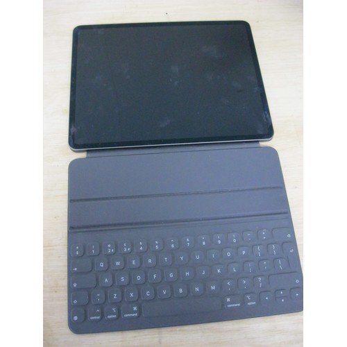 123 - An Apple iPad Model A1876 with keyboard folder, 3rd Generation 12.9