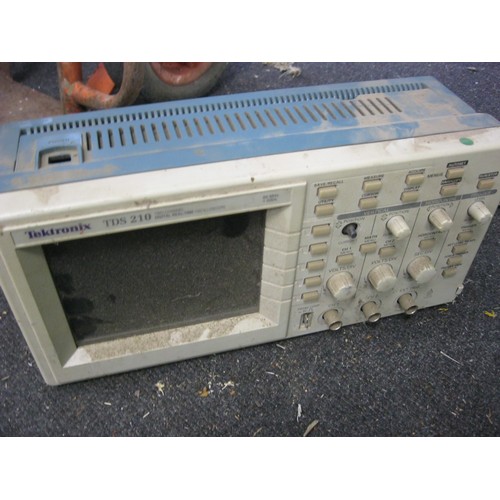 21 - A Tektronix TDS210 Digital Oscilloscope, powers on but a/f, very dusty