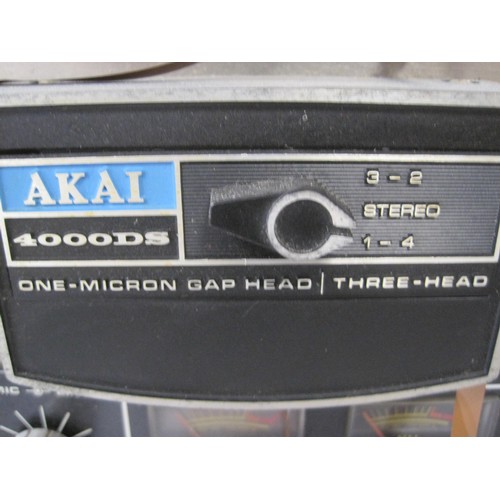 30 - Akai reel to reel 4000ds in good cosmetic condition and in apparent working order: VU meters light a... 