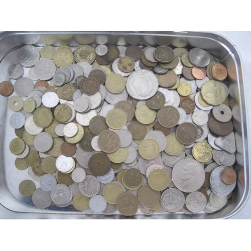 147 - A metal tub containing a quantity of coinage and banknotes including US $1 coins, Soviet coinage, Eu... 