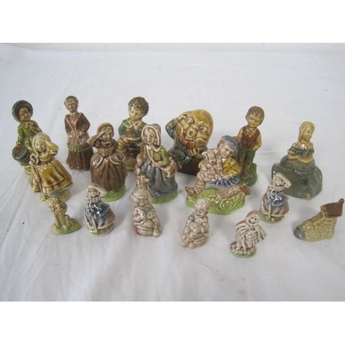 180 - Ten Wade Nursery Rhyme Figures and seven miniatures