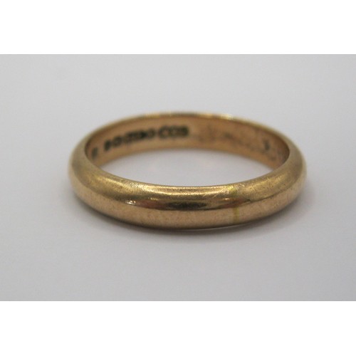 227 - A 9 carat gold wedding band, plain, UK hallmarks for Birmingham, approx weight 2.77g, ring size L/M