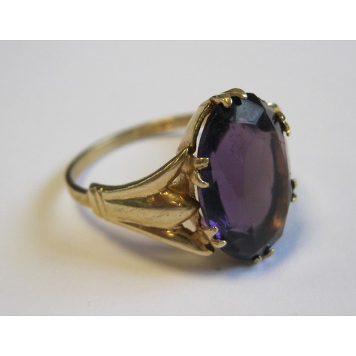 251 - 9 carat gold amethyst ring, approx. 3.6g, size T, in a green ring box