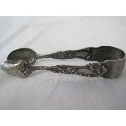 9 - A pair of silver sugar tongs, approx. 18.7g, marks for Birmingham, 1899, Synyer & Beddoes