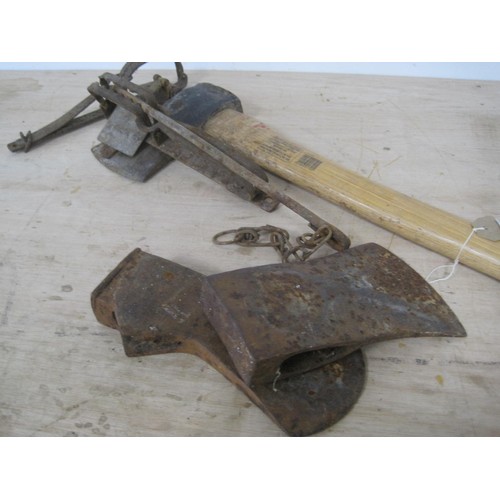 14 - H4858/58  A USA Hickory felling axe together with 2 x other axe heads and 2 vintage gin traps. The h... 