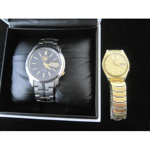 34 - Two Seiko gent's watches. (1) A gents Seiko 5 stainless steel automatic wristwatch with original box... 