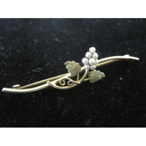 80 - 9ct gold bar brooch in form of vine leaves with pearl set grapes 2.1grams