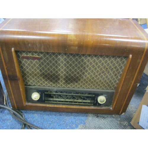 117 - A vintage Pye radio