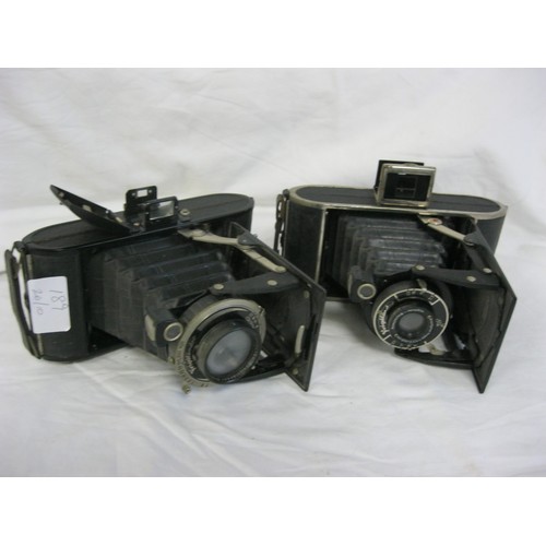 189 - A pair of antique Voigtlander bellows cameras comprising: a Bessa with Voigtar 1:7.7 F=10.5cm lens a... 