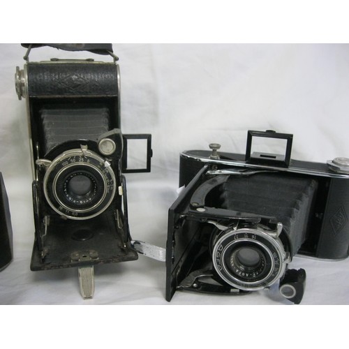 197 - A selection of antique folding Agfa bellows cameras comprising 2 x Billy-Record and a rather nice Is... 