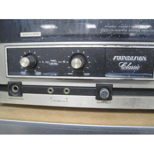 29 - Vintage audio equipment - a Soundesign Classic, a Pioneer auto-return stereo turntable PL-120, and a... 